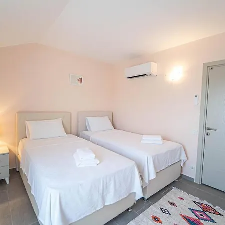 Daire Peaceful Duplex With Splendid View & Shared Pool In